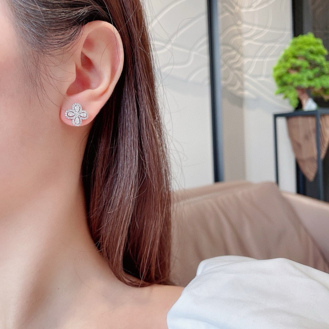 14k Gold 0.88 Ctw Natural H Diamond Earrings - 2