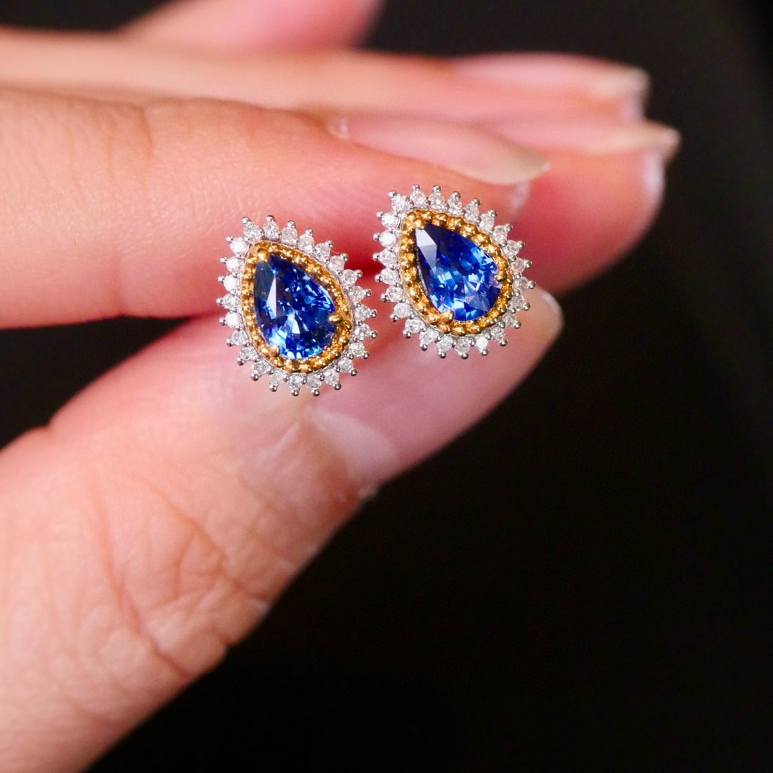 14k Gold 1.4 Ctw Natural Sapphire & Diamond Earrings: Ref:230941153 // gold content:14k gold // main gemstone:sapphire // shape:pear // carat weight:1. 2ct // color:blue // treatment:natural // // adjacent gemstone 2 : diamond // shape:round // carat