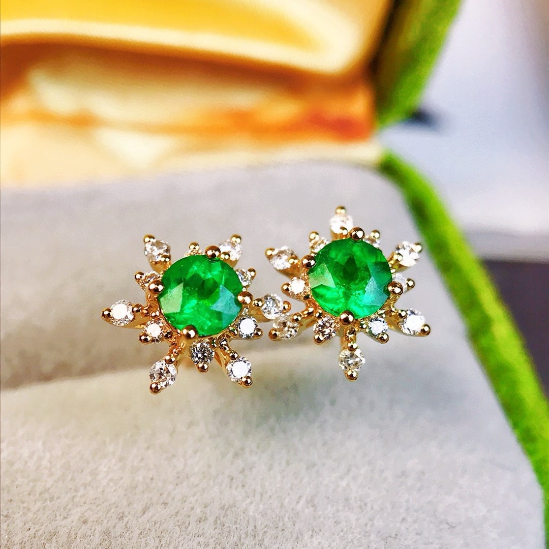 14k Gold 0.70 Ctw Vivid Green Natural Emerald & Diamond Earrings: Ref:230941154 // gold content:14k gold // main gemstone:emerald // shape:round // carat weight:0. 51ct // color:vivid green // treatment:natural // cut grade:g // // adjacent gemstone 2 : diamond