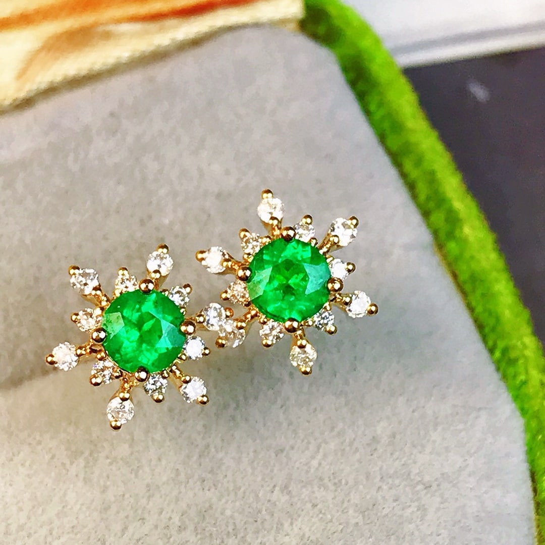 14k Gold 0.70 Ctw Vivid Green Natural Emerald & Diamond Earrings - 4
