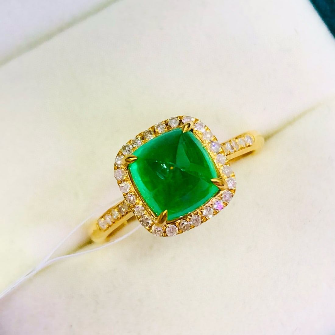 14k Gold 2.8 Ct Vivid Green Natural Emerald & Diamond Ring - 3