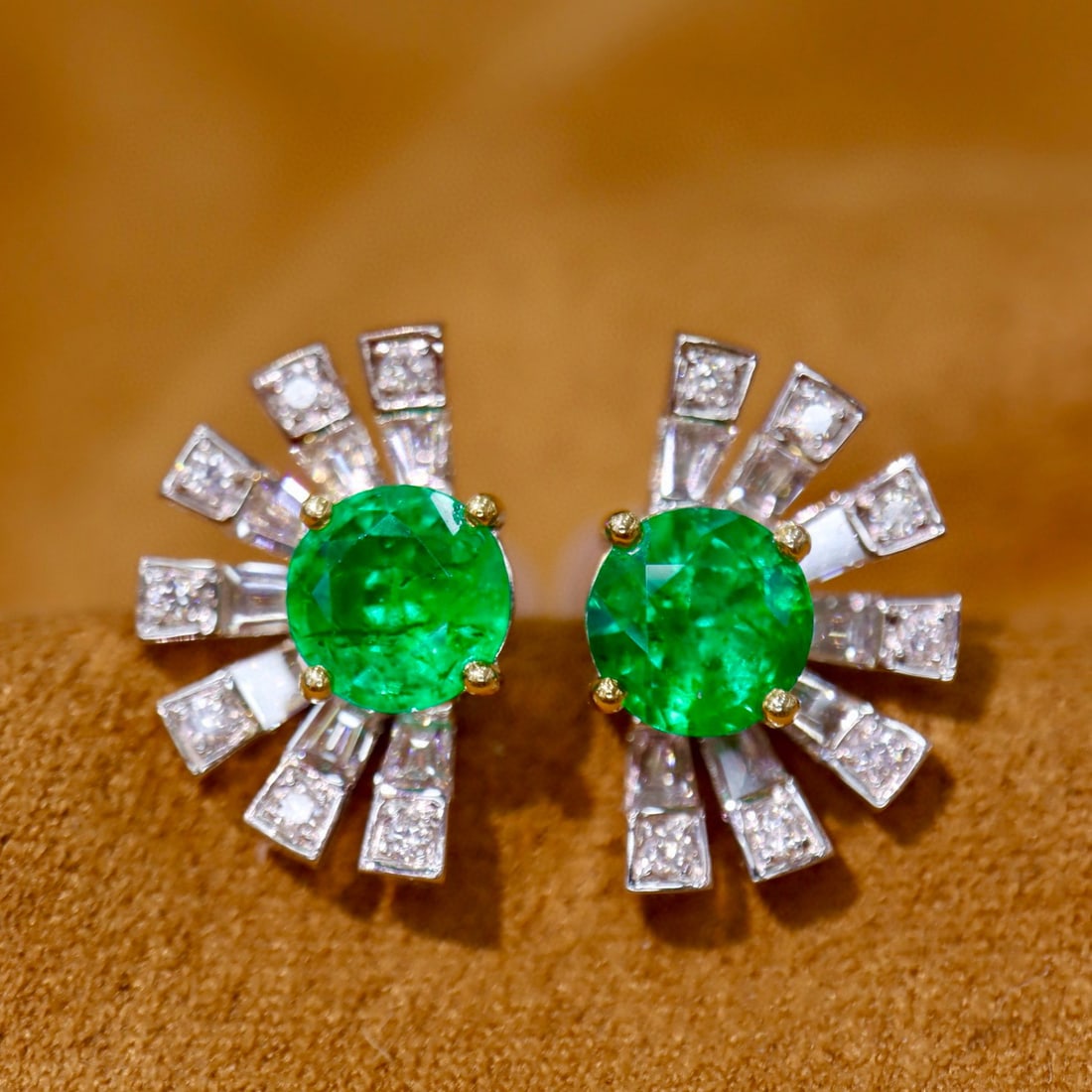 14k Gold 2.30 Ctw Vivid Green Natural Emerald & Diamond Earrings: Ref:230941166 // gold content:14k gold // main gemstone:emerald // shape:round // carat weight:1. 60ct // color:vivid green // treatment:natural // cut grade:g // // adjacent gemstone 2 : diamond