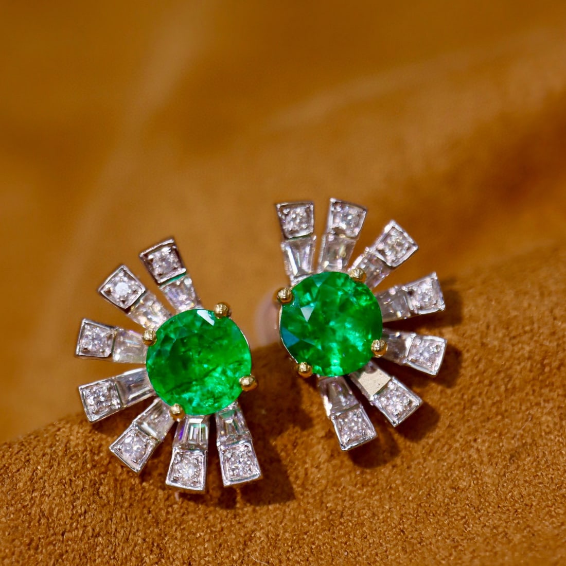 14k Gold 2.30 Ctw Vivid Green Natural Emerald & Diamond Earrings - 3