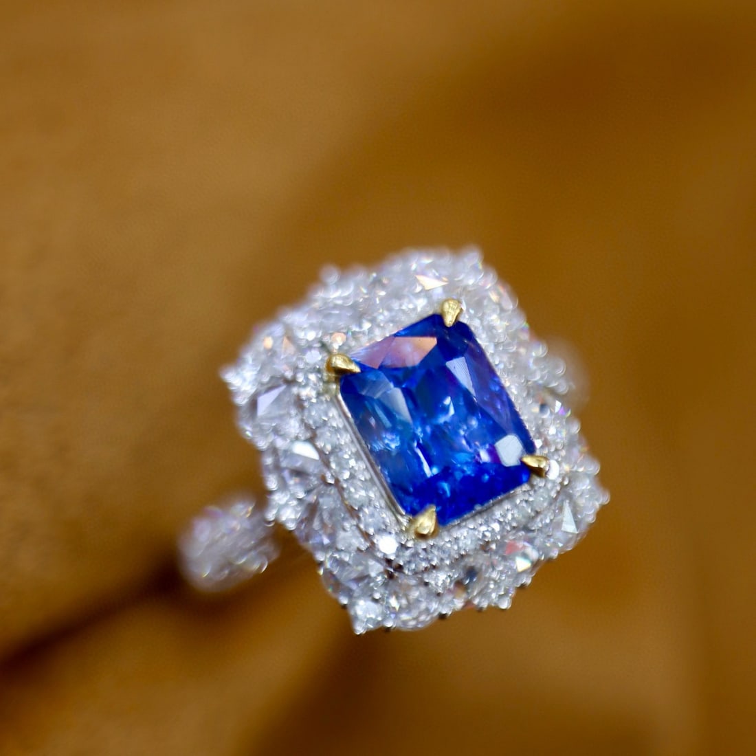 14k Gold 2.34 Ctw Natural Sapphire & Diamond Ring - 3