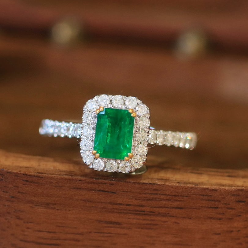 14k Gold 1.27 Ctw Vivid Green Natural Emerald & Diamond Ring - 2