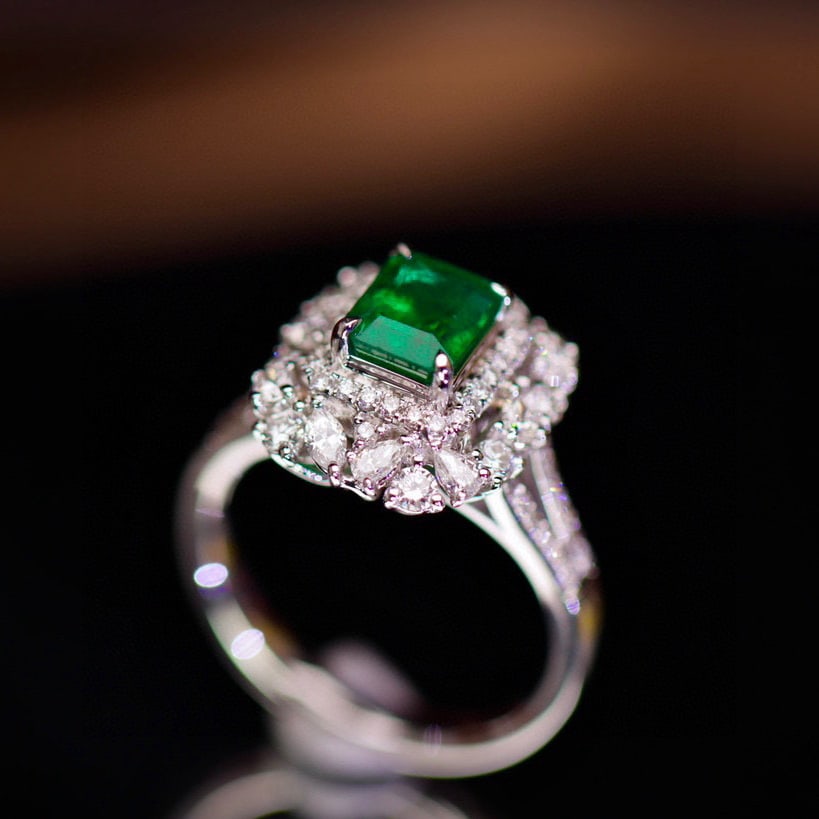 14k Gold 2.07 Ctw Vivid Green Natural Emerald & Diamond Ring - 5