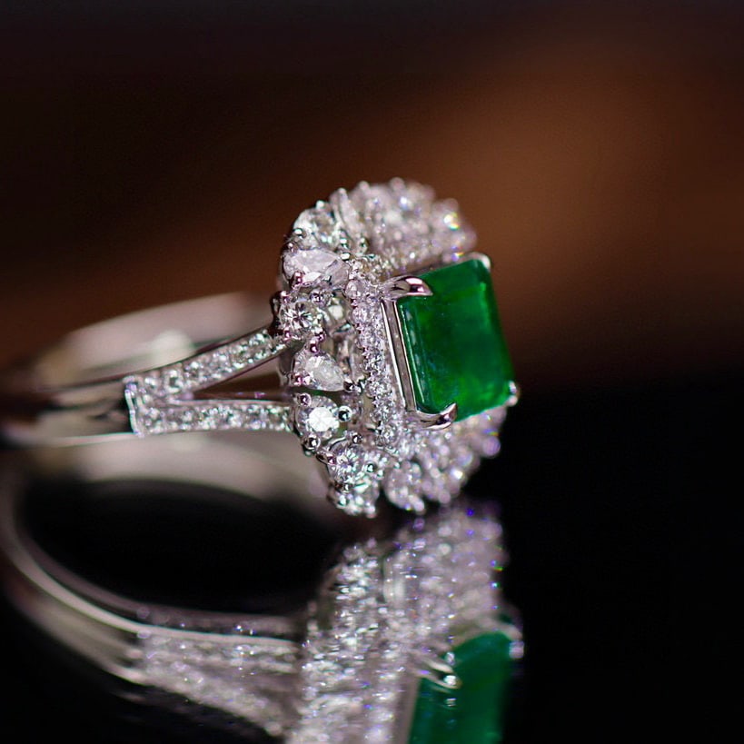 14k Gold 2.07 Ctw Vivid Green Natural Emerald & Diamond Ring - 7