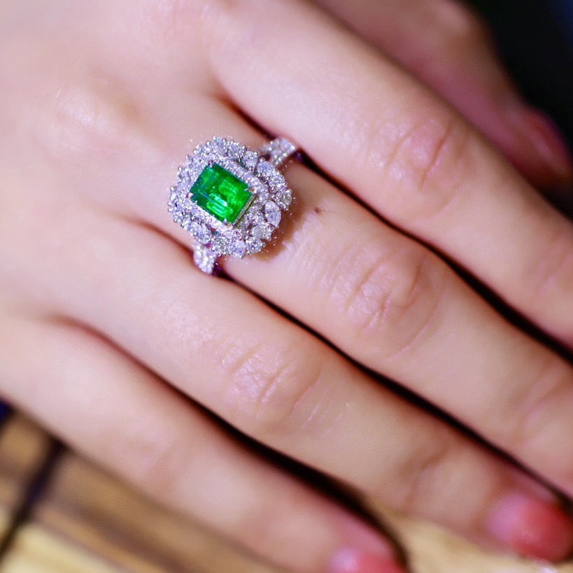 14k Gold 2.07 Ctw Vivid Green Natural Emerald & Diamond Ring - 8