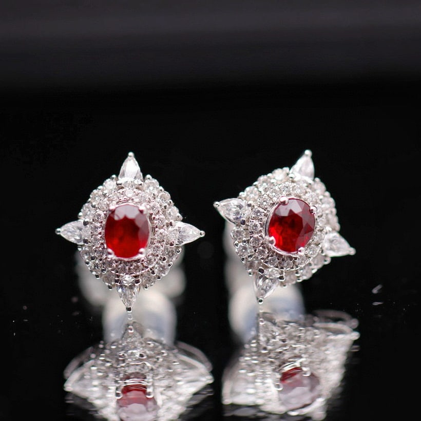 14k Gold 1.16 Ctw Natural Ruby & Diamond Earrings: Ref:230941176 // gold content:14k gold // main gemstone:ruby // shape:oval // carat weight:0. 61ct // color:pigeonblood red // treatment:natural // // adjacent gemstone 2 : diamond //