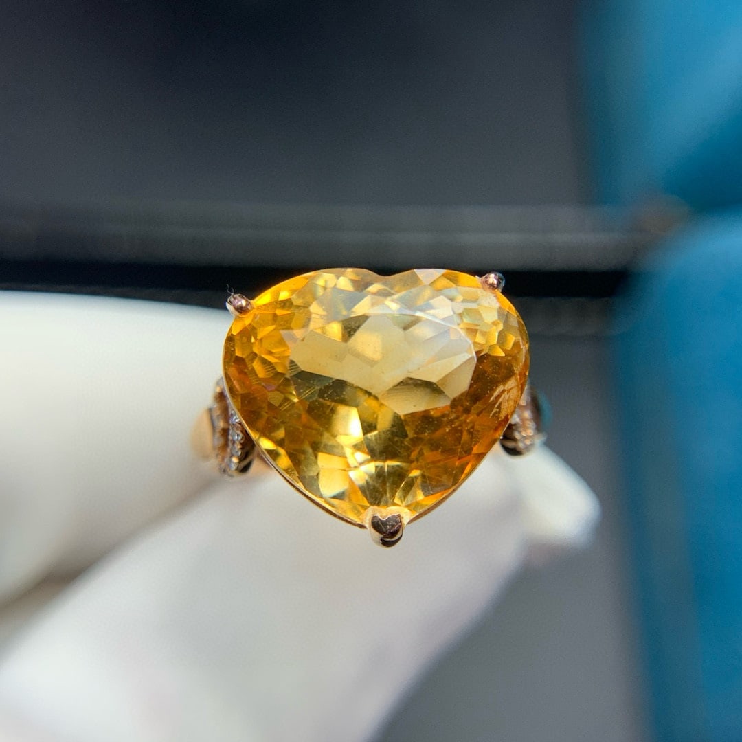 14k Gold 13.5 Ct Natural Citrine & Diamond Ring: Ref:230941180 // gold content:14k gold // ring size:7. 25us // // main gemstone:citrine // shape:heart // carat weight:13. 5ct // color:yellow // treatment:natural // // adjacent gemstone 2 : diamond