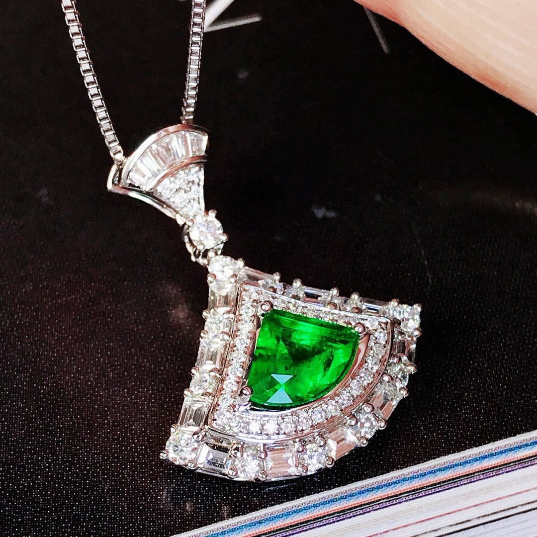 14k Gold 1.48 Ctw Vivid Green Natural Emerald & Diamond Pendant( Without Chain ) - 3