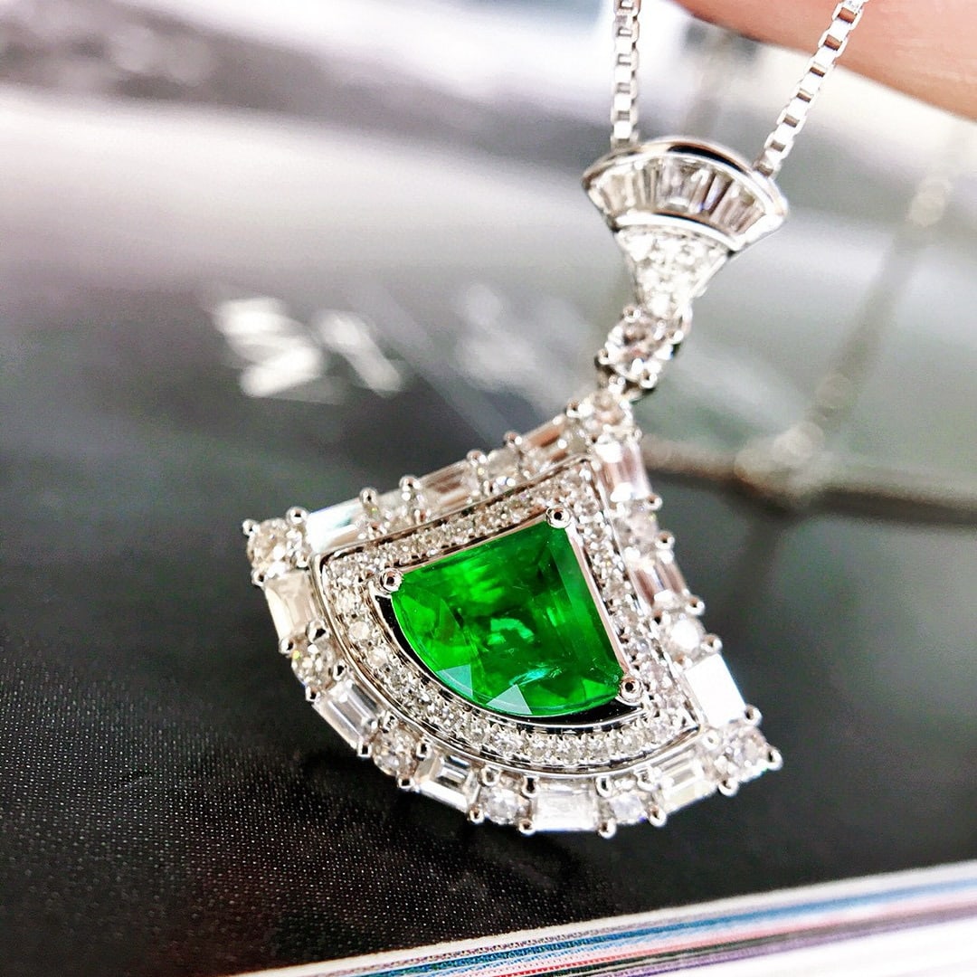 14k Gold 1.48 Ctw Vivid Green Natural Emerald & Diamond Pendant( Without Chain ) - 4