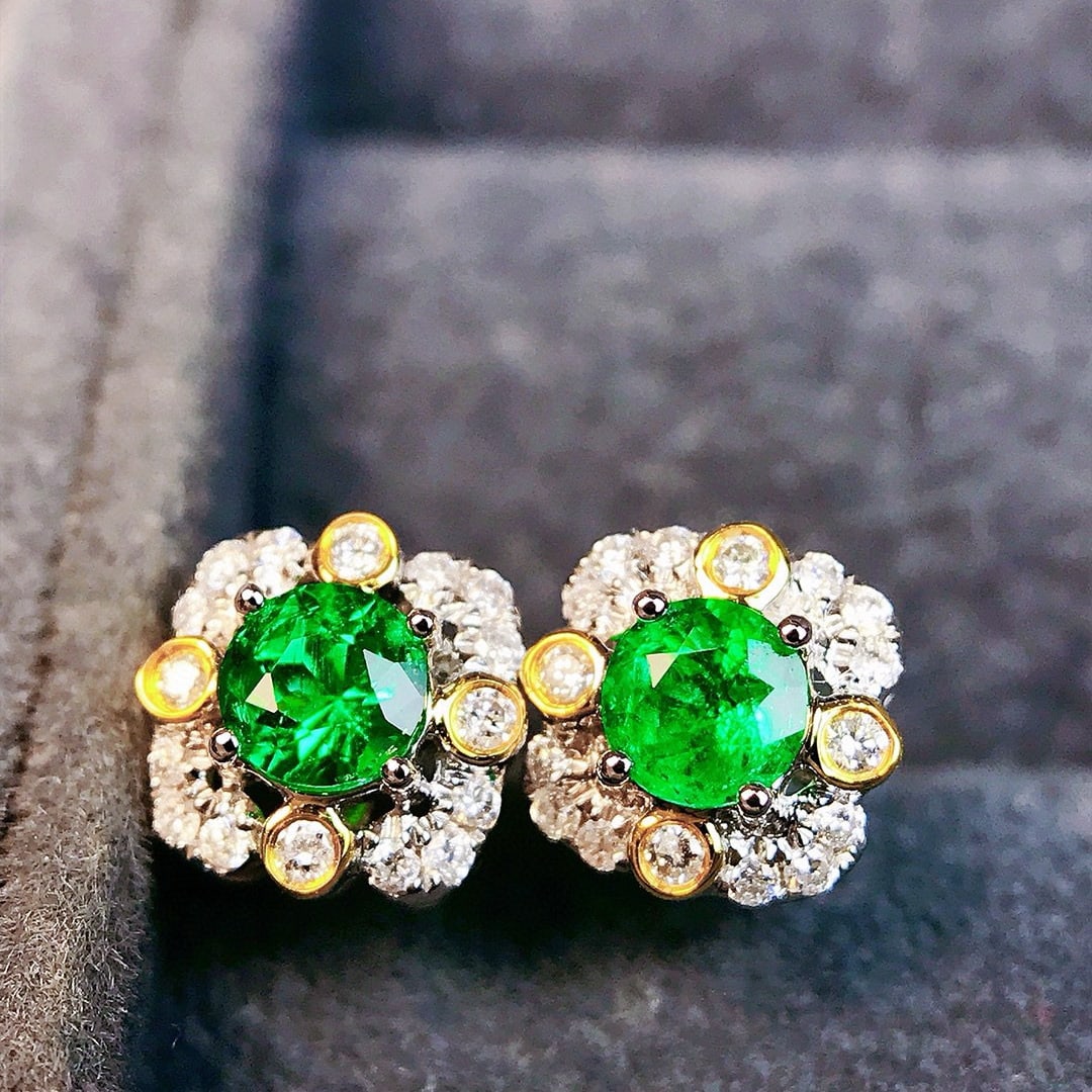 14k Gold 0.49 Ctw Vivid Green Natural Emerald & Diamond Earrings - 2
