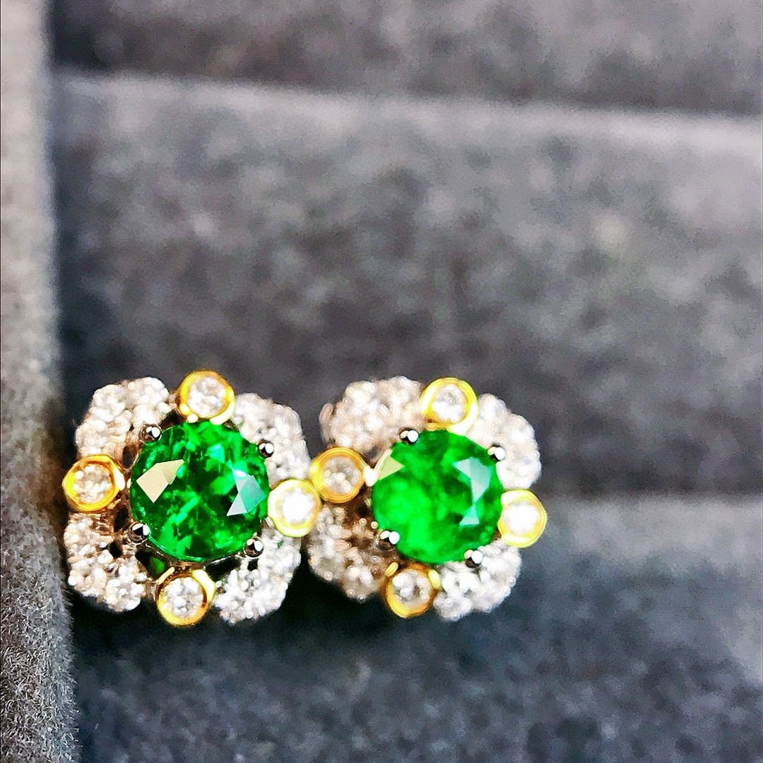 14k Gold 0.49 Ctw Vivid Green Natural Emerald & Diamond Earrings - 3