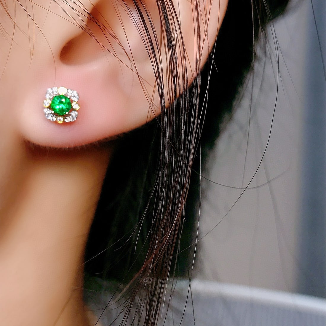 14k Gold 0.49 Ctw Vivid Green Natural Emerald & Diamond Earrings - 4