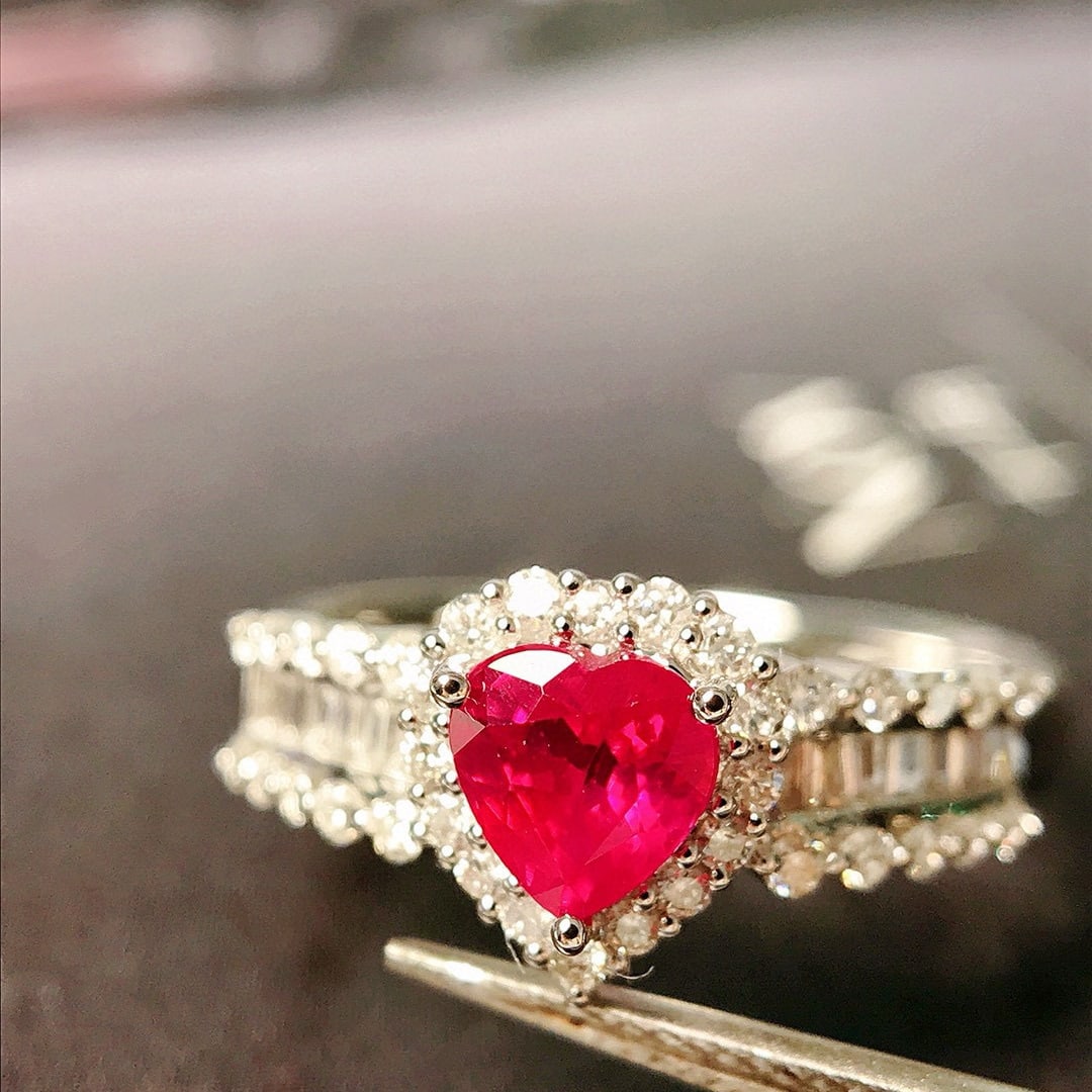 14k Gold 1.03 Ctw Natural Sapphire & Diamond Ring: Ref:230941184 // gold content:14k gold // ring size:7. 25us // // main gemstone:sapphire // shape:heart // carat weight:0. 69ct // color:pigeonblood red // treatment:natural // // adjacent