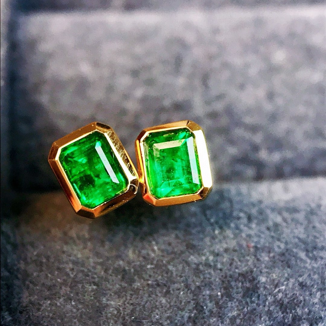 14k Gold 0.42 Ct Vivid Green Natural Emerald Earrings - 2
