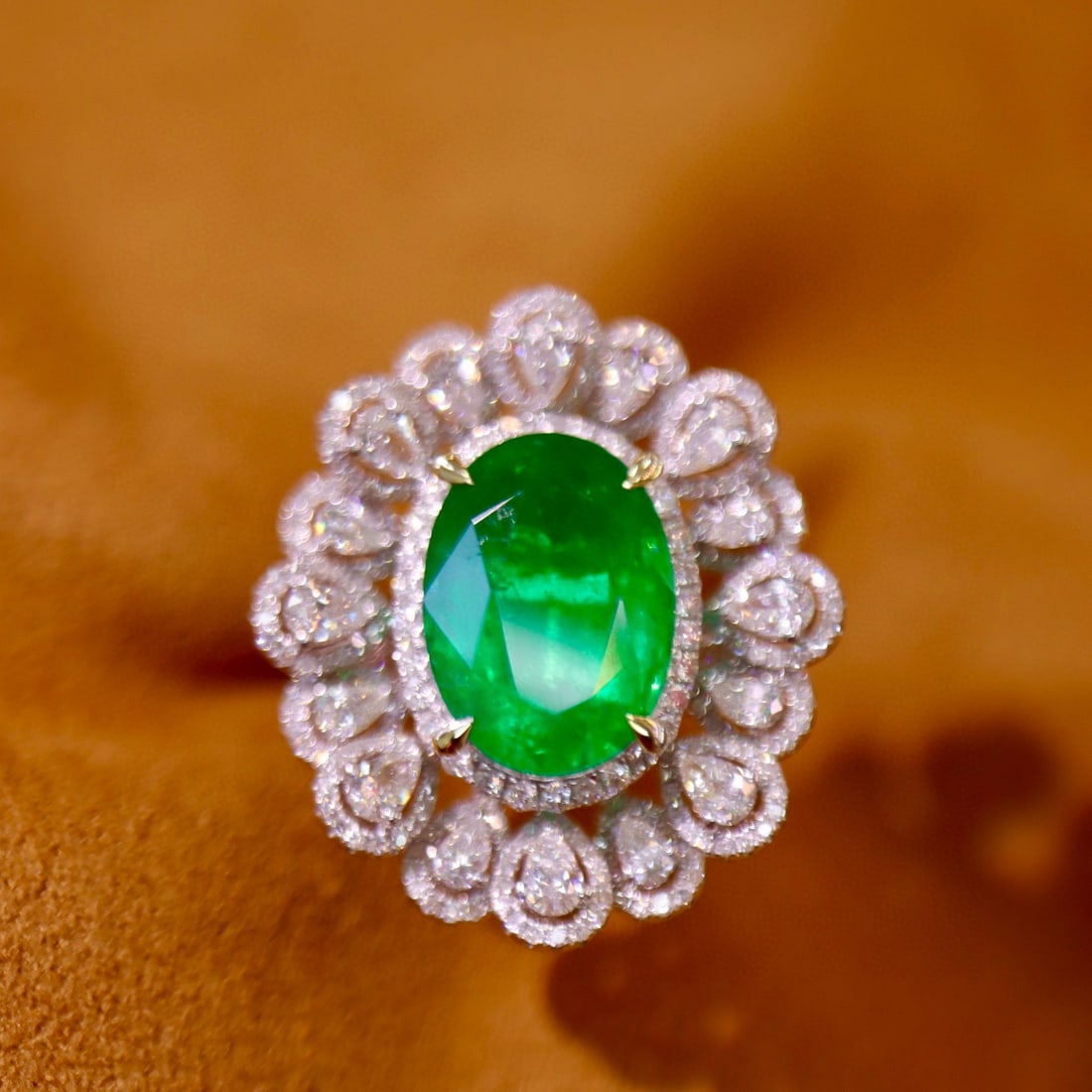 14k Gold 7.32 Ctw Vivid Green Natural Emerald & Diamond Ring: Ref:230941192 // gold content:14k gold // ring size:7. 25us // // main gemstone:emerald // shape:oval // carat weight:5. 4ct // color:vivid green // treatment:natural // // adjacent gemstone 2 : diamo