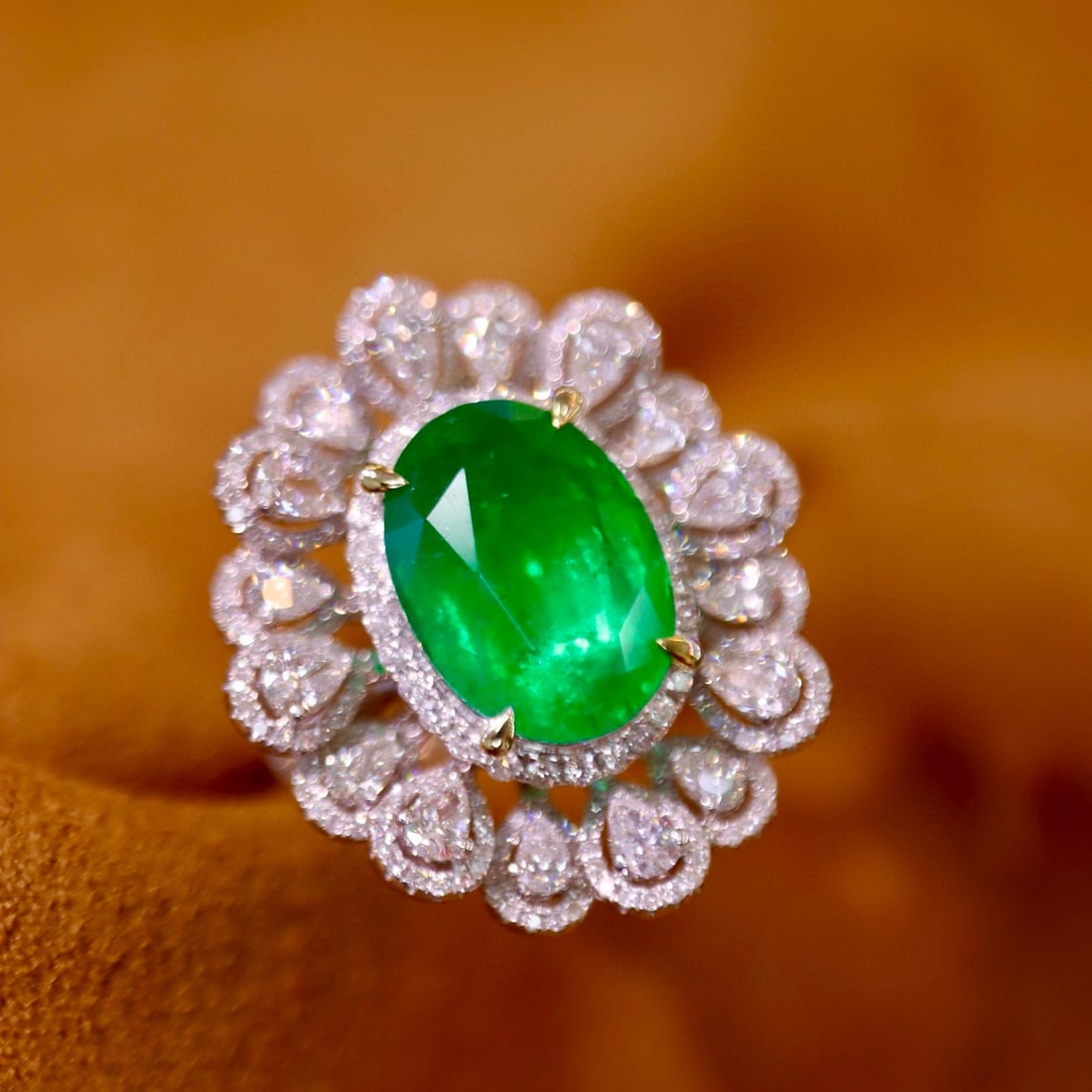 14k Gold 7.32 Ctw Vivid Green Natural Emerald & Diamond Ring - 2
