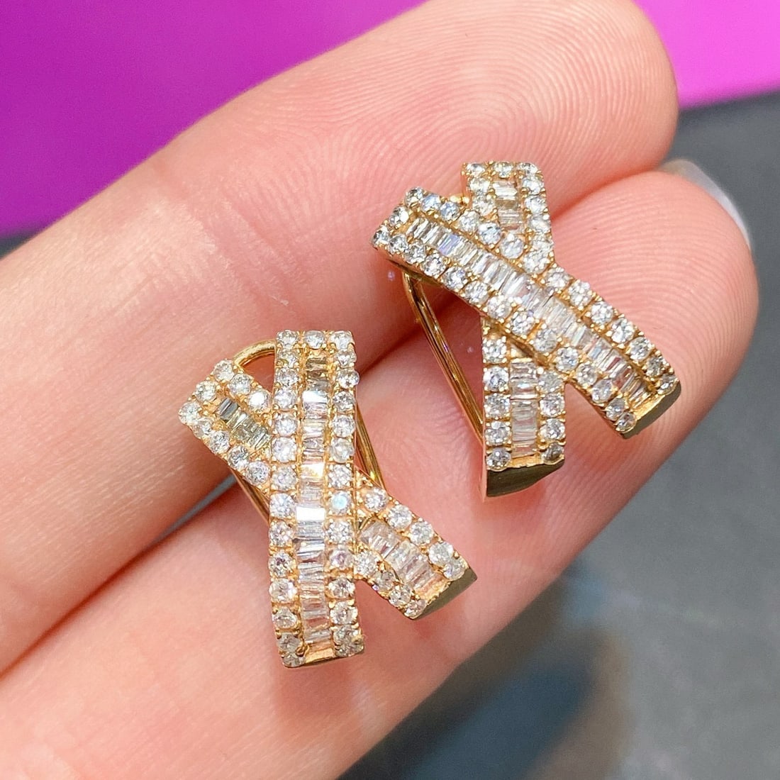 14k Gold 0.80 Ct Natural H Diamond Earrings: Ref:230941195 // gold content:14k gold // main gemstone:diamond // shape:multiply // carat weight:0. 80ct // clarity grade:vs-si // color:h // treatment:natural // Condition: New Low Estimate: 3300.0