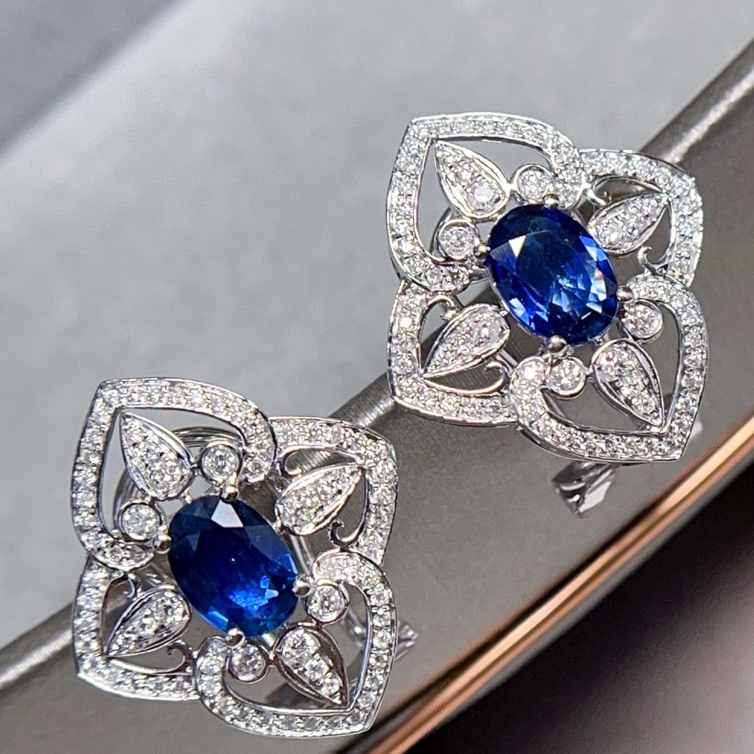 14k Gold 2.22 Ct Natural Sapphire & Diamond Earrings: Ref:230941197 // gold content:14k gold // main gemstone:sapphire // shape:oval // carat weight:2. 22ct // color:royal blue // treatment:natural // // adjacent gemstone 2 : diamond // number of stones:
