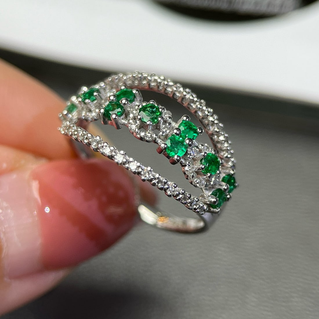 14k Gold 0.8 Ct Natural Emerald & Diamond Ring - 2