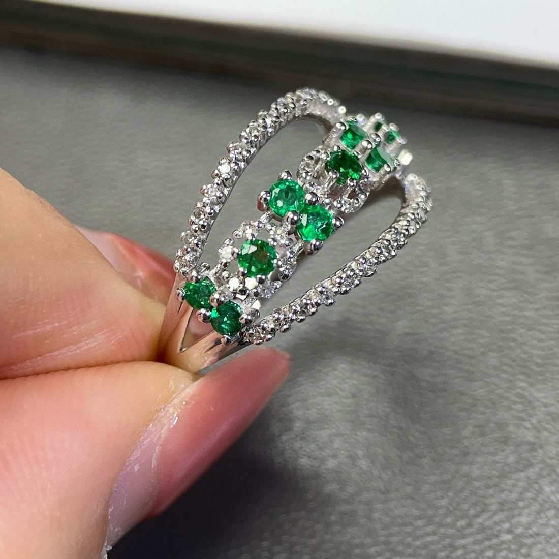 14k Gold 0.8 Ct Natural Emerald & Diamond Ring - 3