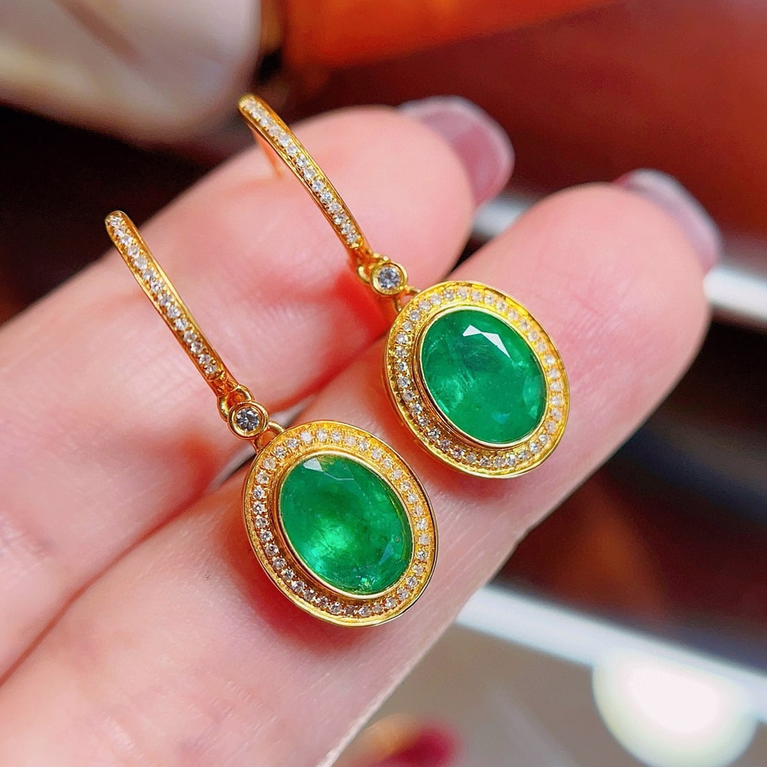 14k Gold 2 Ct Natural Emerald & Diamond & Sapphire Earrings: Ref:230941205 // gold content:14k gold // main gemstone:emerald // shape:oval // carat weight:2ct // color:green // treatment:natural // // adjacent gemstone 2 : diamond // number of stones:90 // shap