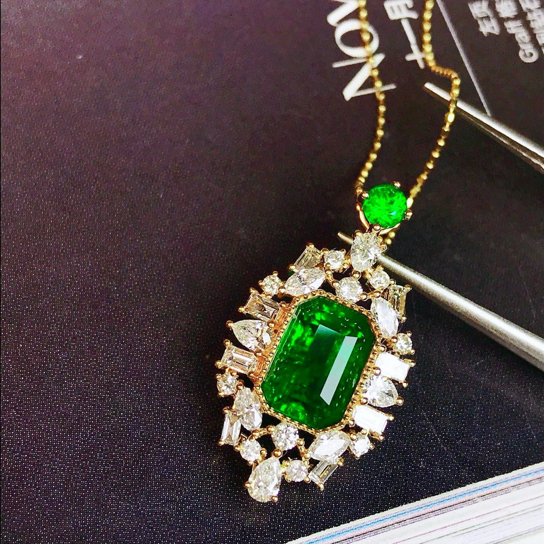 14k Gold 3.93 Ctw Vivid Green Natural Emerald & Diamond Pendant( Without Chain ) - 2