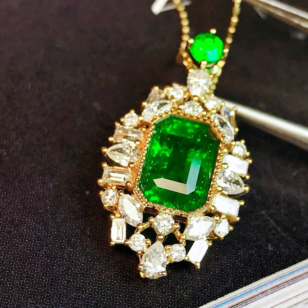 14k Gold 3.93 Ctw Vivid Green Natural Emerald & Diamond Pendant( Without Chain ) - 3