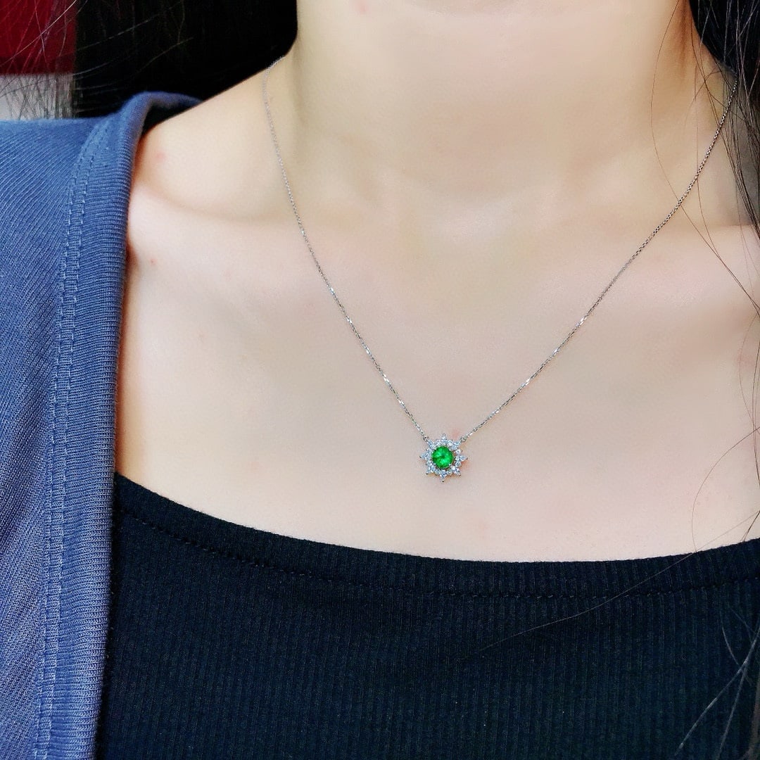 14k Gold 0.68 Ctw Vivid Green Natural Emerald & Diamond Necklace - 5