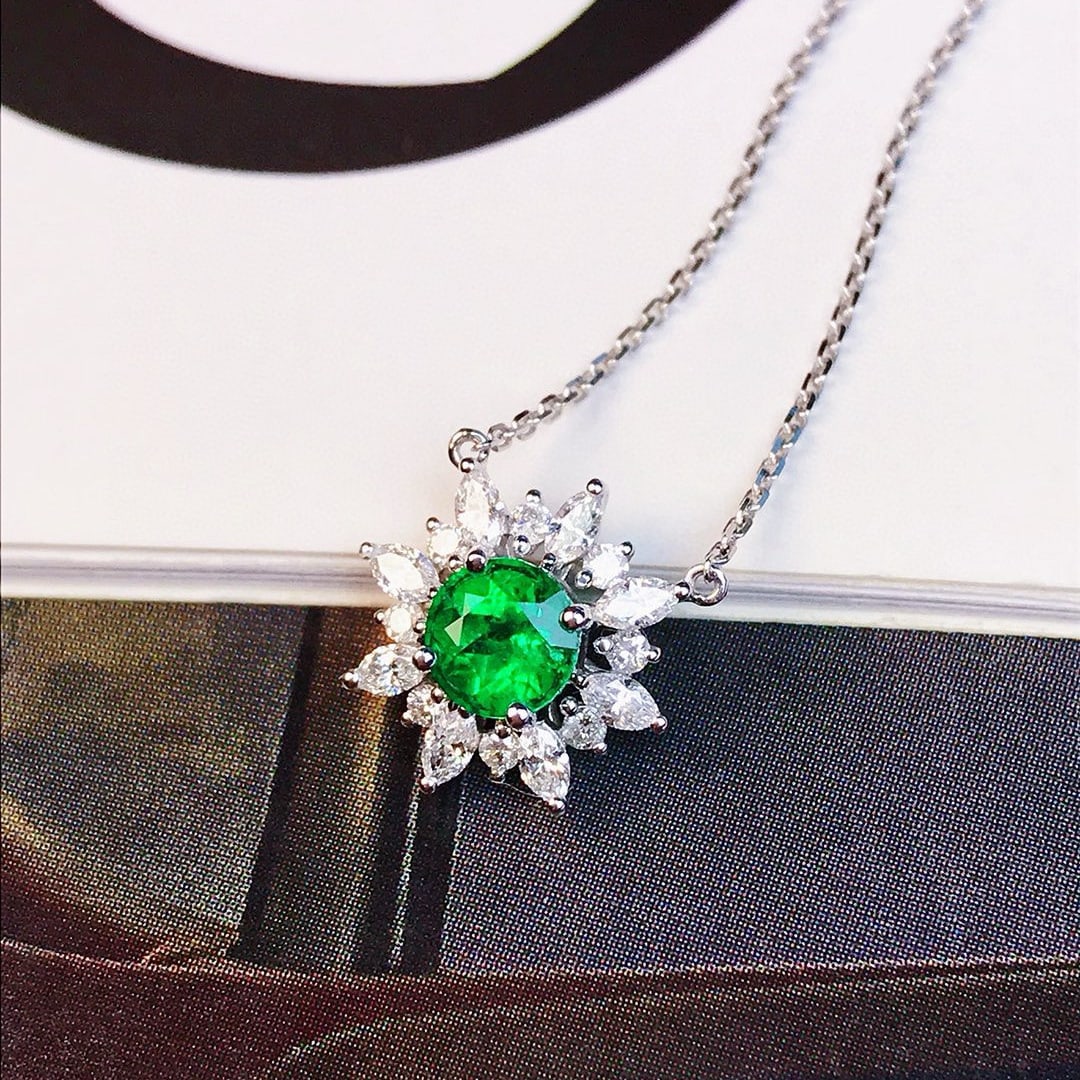 14k Gold 0.68 Ctw Vivid Green Natural Emerald & Diamond Necklace - 6