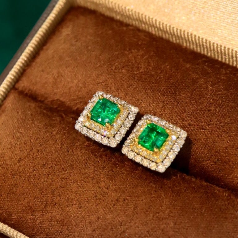 14k Gold 1.73 Ctw Vivid Green Natural Emerald & Diamond Earrings: Ref:230941222 // gold content:14k gold // main gemstone:emerald // shape:octagonal // carat weight:1. 06ct // color:vivid green // treatment:natural // // adjacent gemstone 2 : diamond // shape:round
