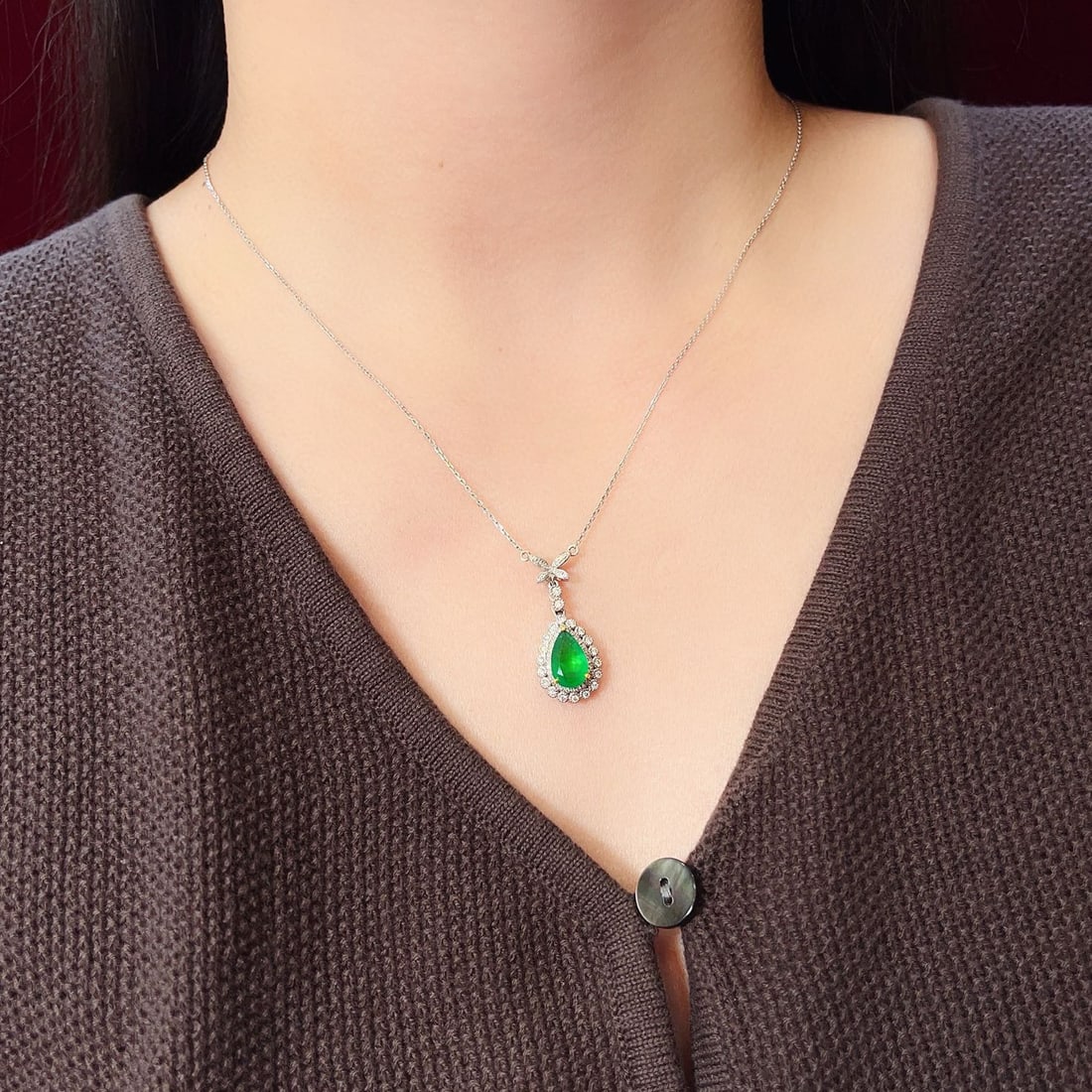 14k Gold 1.5 Ct Vivid Green Natural Emerald & Diamond Necklace - 2