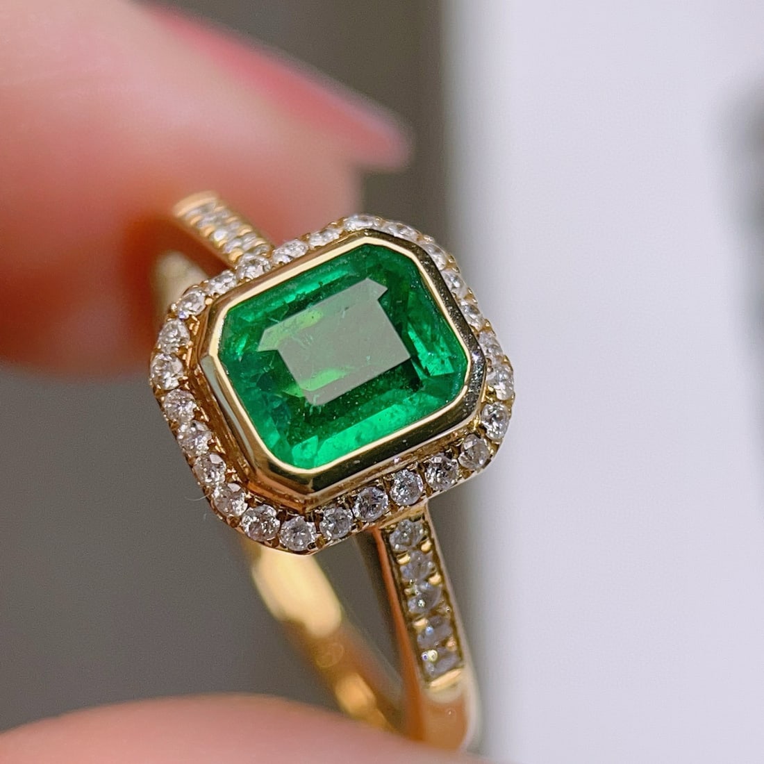 14k Gold 1.06 Ctw Vivid Green Natural Emerald & Diamond Ring - 2