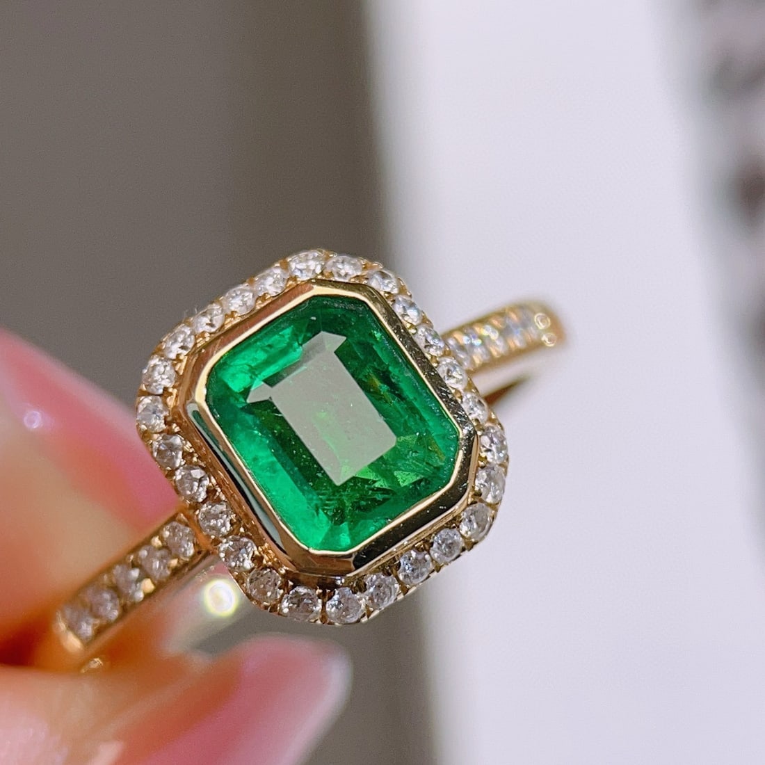 14k Gold 1.06 Ctw Vivid Green Natural Emerald & Diamond Ring - 3