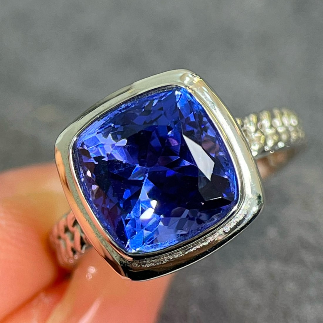 14k Gold 4.9 Ct Natural Tanzanite Ring - 3