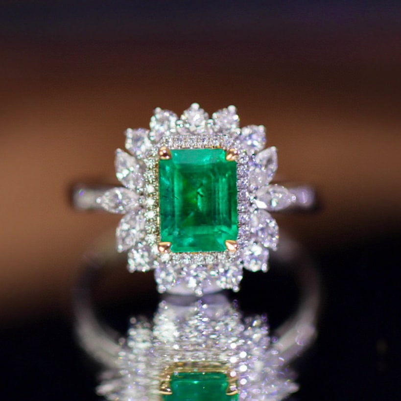 14k Gold 2.22 Ctw Vivid Green Natural Emerald & Diamond Ring: Ref:230941246 // gold content:14k gold // ring size:7. 25us // // main gemstone:emerald // shape:octagonal // carat weight:1. 5ct // color:vivid green // treatment:natural // // adjacent gemstone