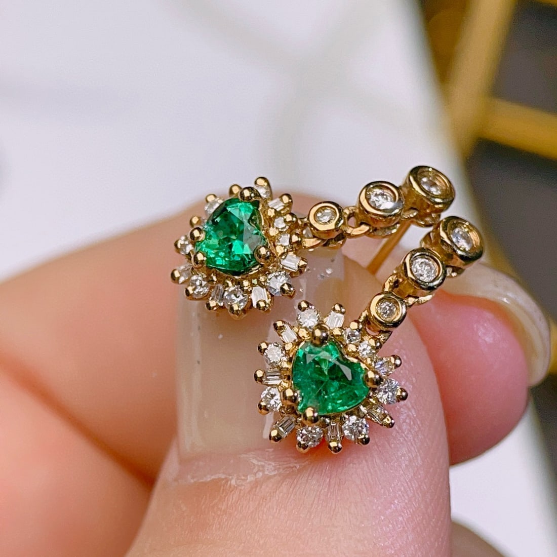 14k Gold 1.3 Ctw Natural Emerald & Diamond Earrings - 5