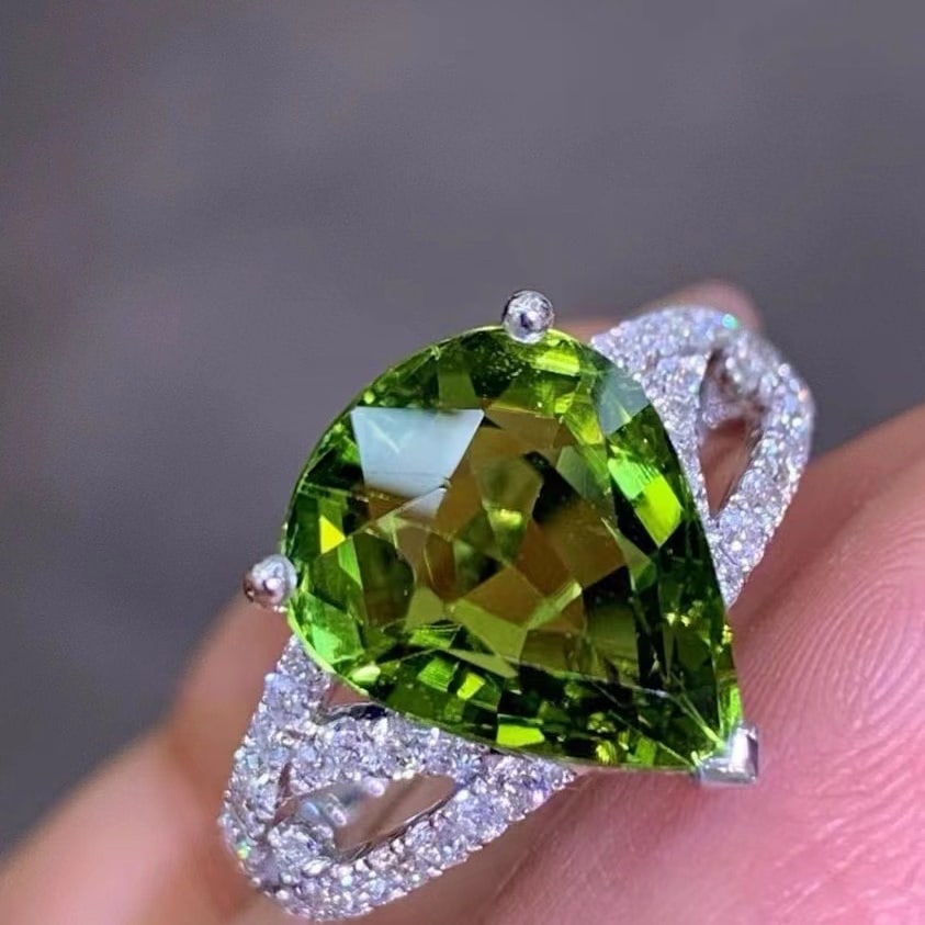 14k Gold 5.9 Ctw Natural Tourmaline & Diamond Ring: Ref:230941253 // gold content:14k gold // ring size:7. 25us // // main gemstone:tourmaline // shape:pear // carat weight:5. 3ct // color:green // treatment:natural // // adjacent gemstone 2 :