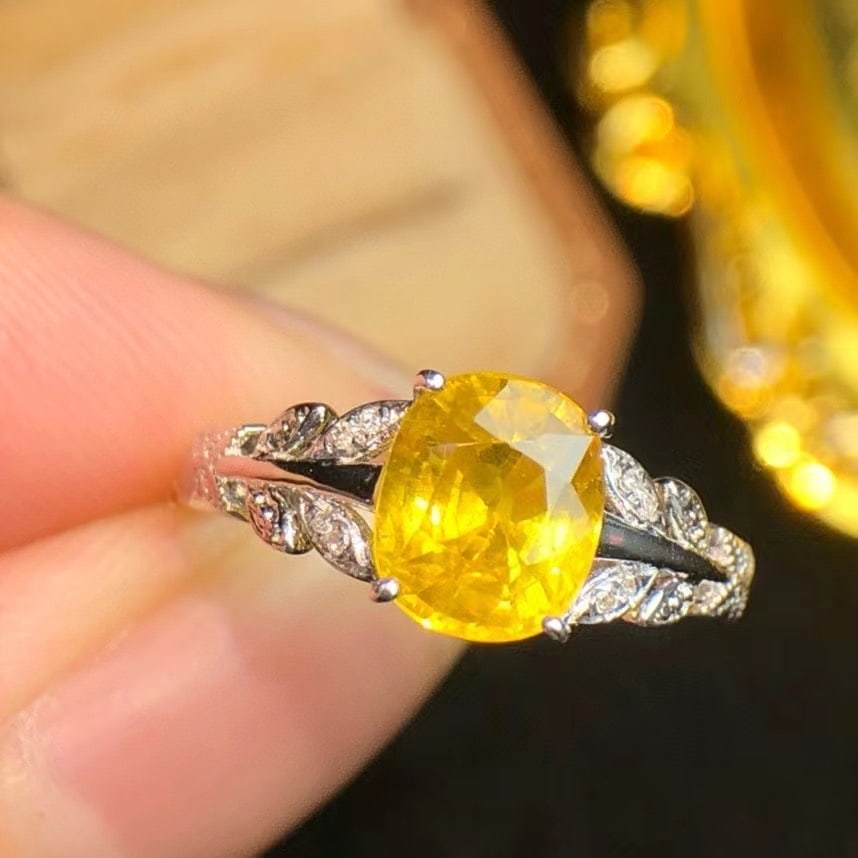 14k Gold 1.82 Ct Natural Sapphire & Diamond Ring: Ref:230941254 // gold content:14k gold // ring size:7. 25us // // main gemstone:sapphire // shape:oval // carat weight:1. 82ct // color:yellow // treatment:natural // // adjacent gemstone 2 :