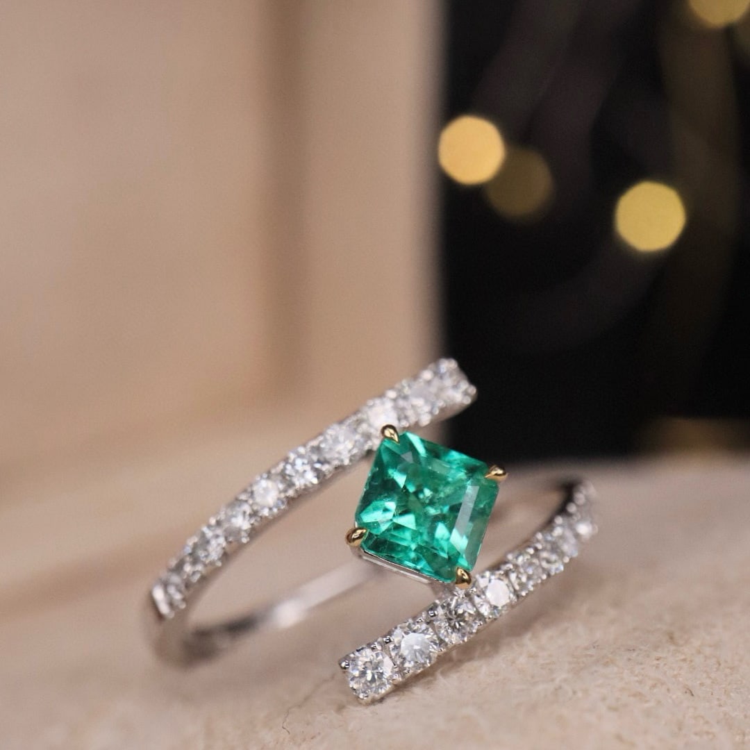 14k Gold 0.82 Ctw Natural Emerald & Diamond Ring - 2