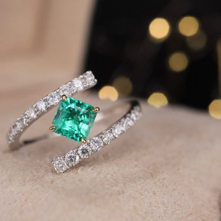 14k Gold 0.82 Ctw Natural Emerald & Diamond Ring - 3