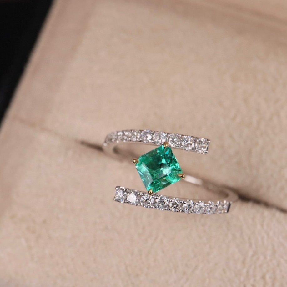 14k Gold 0.82 Ctw Natural Emerald & Diamond Ring - 5