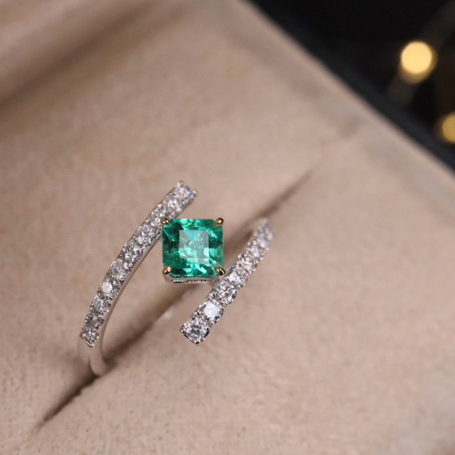 14k Gold 0.82 Ctw Natural Emerald & Diamond Ring - 6