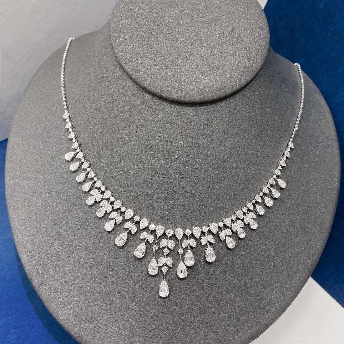 14k Gold 3.6 Ct Natural H Diamond Necklace: Ref:230942013 // gold content:14k gold // main gemstone:diamond // shape:multiply // carat weight:3. 6ct // clarity grade:vs-si // color:h // treatment:natural // Condition: NewLow Estimate: