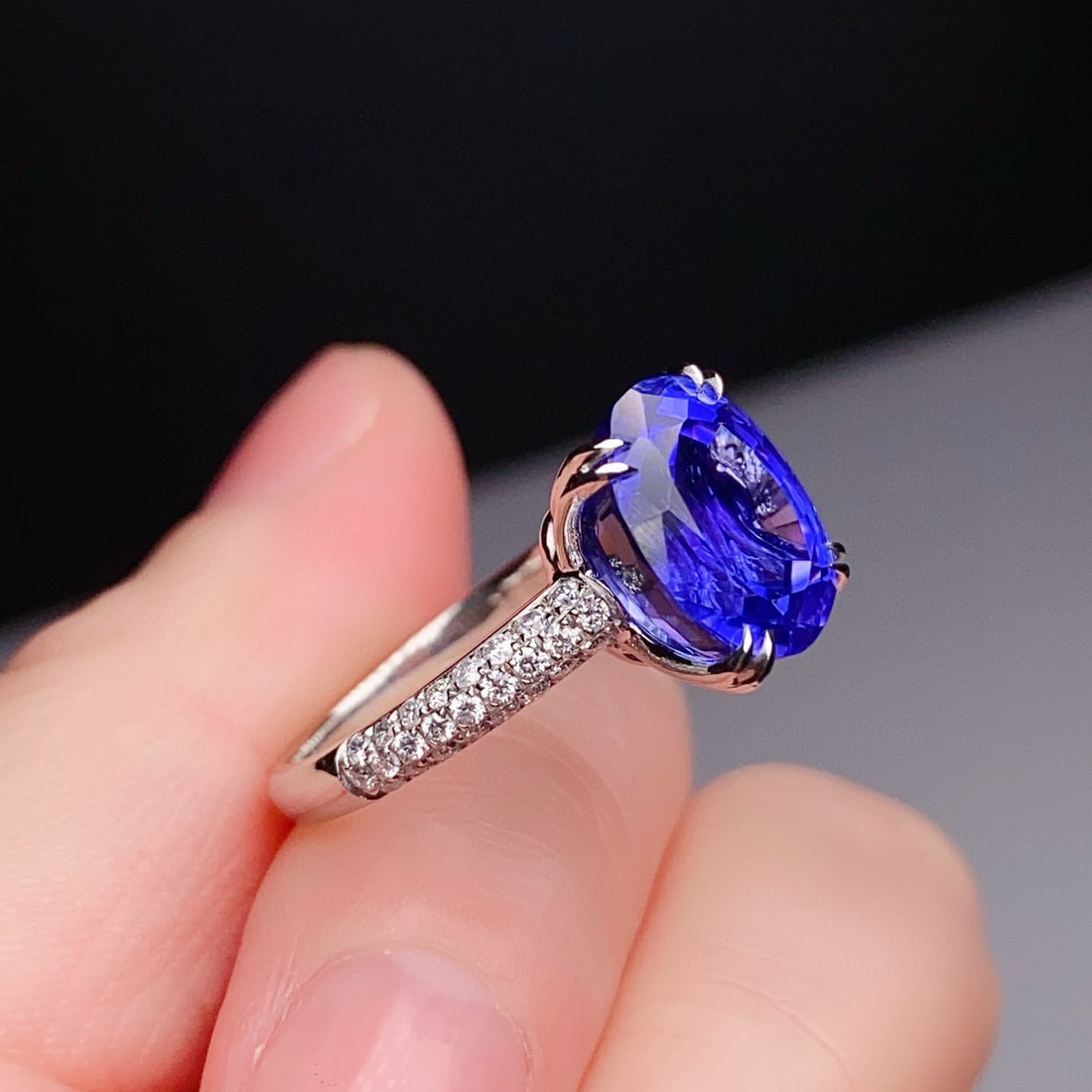 14k Gold 6.03 Ctw Natural Tanzanite & Diamond Ring - 4