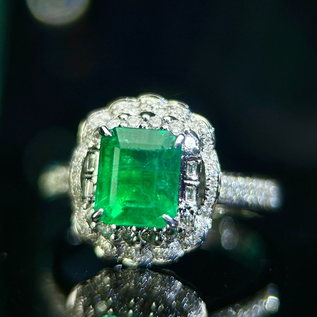 14k Gold 2.35 Ctw Vivid Green Natural Emerald & Diamond Ring - 3