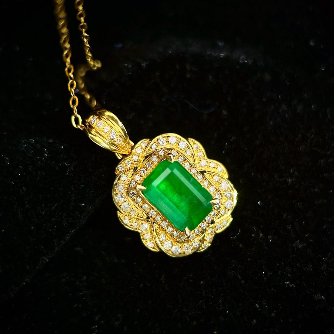 14k Gold 1.40 Ctw Vivid Green Natural Emerald & Diamond Pendant( Without Chain ) - 2