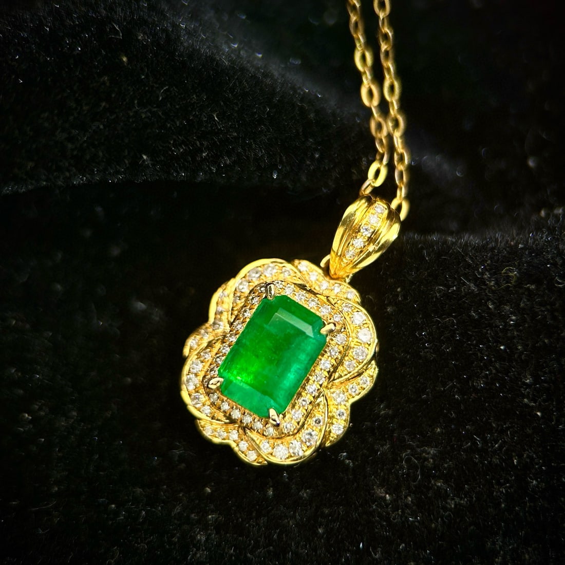 14k Gold 1.40 Ctw Vivid Green Natural Emerald & Diamond Pendant( Without Chain ) - 3